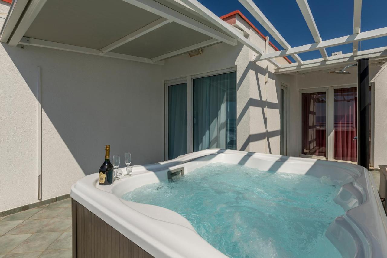 Seaside Penthouse With Hot Tub Sky Living Lejlighed Split Eksteriør billede
