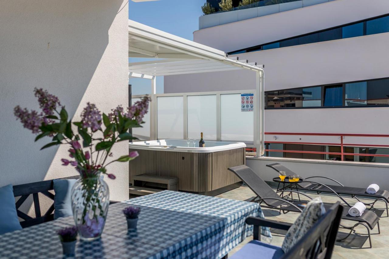 Seaside Penthouse With Hot Tub Sky Living Lejlighed Split Eksteriør billede