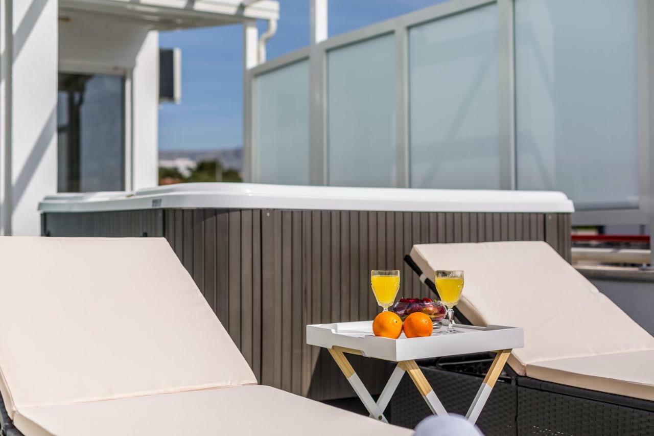 Seaside Penthouse With Hot Tub Sky Living Lejlighed Split Eksteriør billede